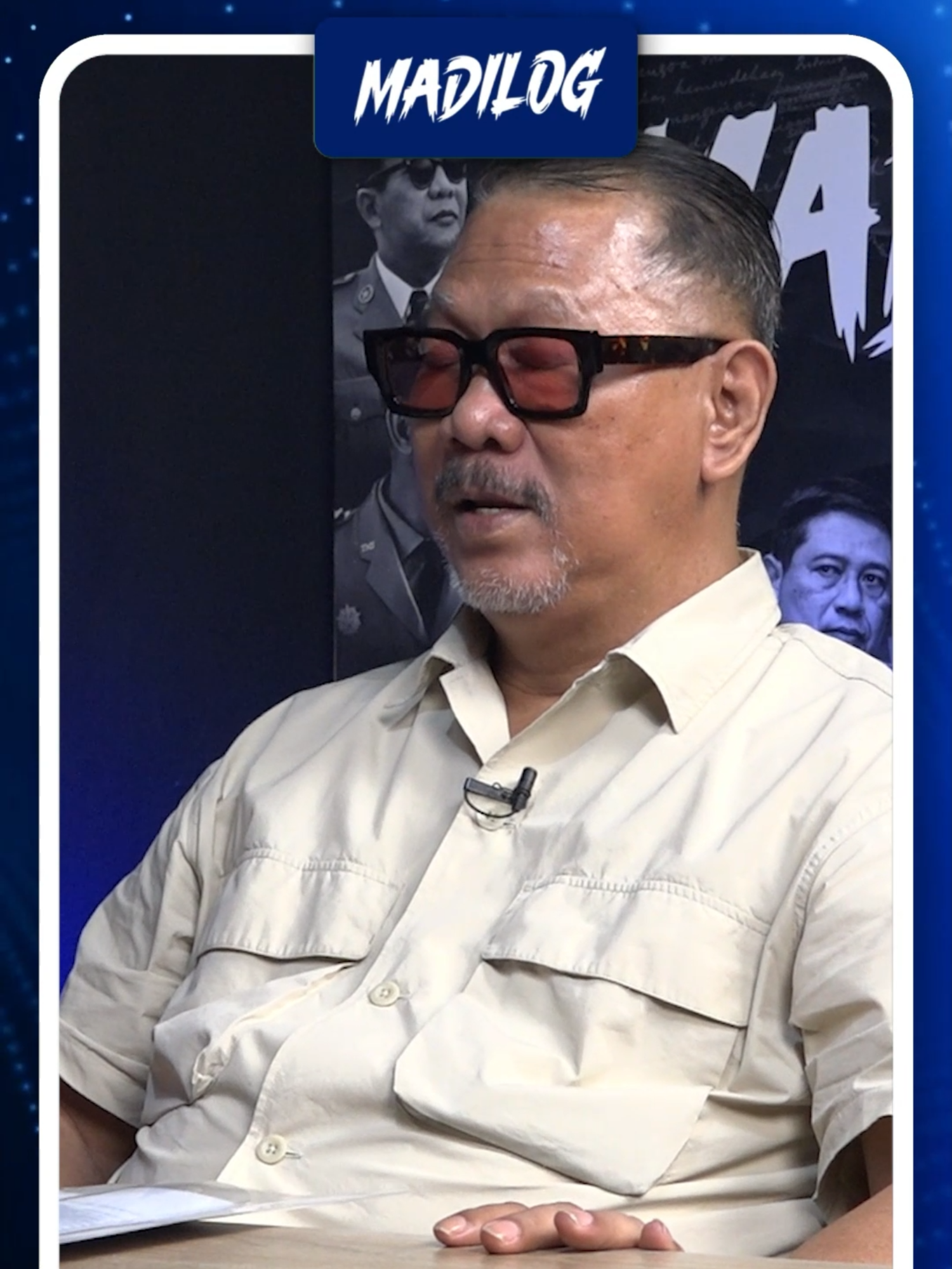 KOLONEL (PURN) SRI RADJASA: ADA KOMPROMI DI TIM REFORMASI POLRI Para tersangka kasus tudingan ijazah Presiden ke-7 Joko Widodo (Jokowi) yaitu Roy Suryo, Dokter Tifauziah Tyassuma, Rismon Sianipar, beserta Pakar Hukum Tata Negara Refly Harun dan Eks Intelijen Kolonel (Purn) Sri Radjasa Chandra walkout dari agenda audiensi dengan Komisi Percepatan Reformasi Polri yang digelar di STIK-PTIK, Jakarta Selatan. Mereka kecewa lantaran Roy Suryo Cs, tidak diperkenankan untuk ikut dalam audiensi. Kenapa Roy Suryo Cs tak diperkenankan ikut? Siapa yang tak membolehkannya? Apa yang sebenarnya terjadi di dalam rapat tersebut? Podcast Madilog Forum Keadilan berikut ini mengupas pertanyaan-pertanyaan tersebut secara kritis dan mendalam langsung dari Sri Radjasa.* Host: Margi Syarif - Jurnalis Senior Narasumber: Kolonel (Purn) Sri Radjasa Chandra - Mantan Intelijen Negara #sriradjasachandra #roysuryo #reflyharun #doktertifa #rismonsianipar #ijazahjokowi #kasusijazahjokowi #walkout #komisipercepatanreformasipolri #reformasipolri #madilog #podcastmadilog #margisyarif #jurnalis #politikindonesia #isupolitik #beritaterkini #beritahariini #forumkeadilan