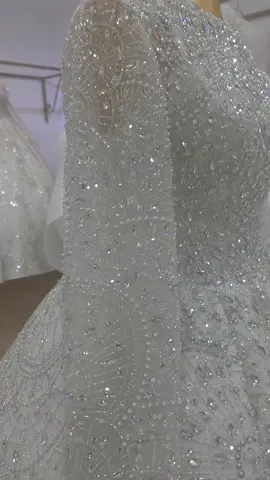 👰✨ فستان أحلامك يبدأ من هنا! شوفي أحدث تصاميم فساتين الزفاف اللي بتجمع بين الأناقة والرُقي 👗 احفظي الفيديو وخلي صحابك يشوفوه ❤️ تابعي صفحتنا علشان تشوفي كل جديد في عالم الزفاف والموضة 🌸 #viral #trending  #موضة_الزفاف #WeddingDress#fyp