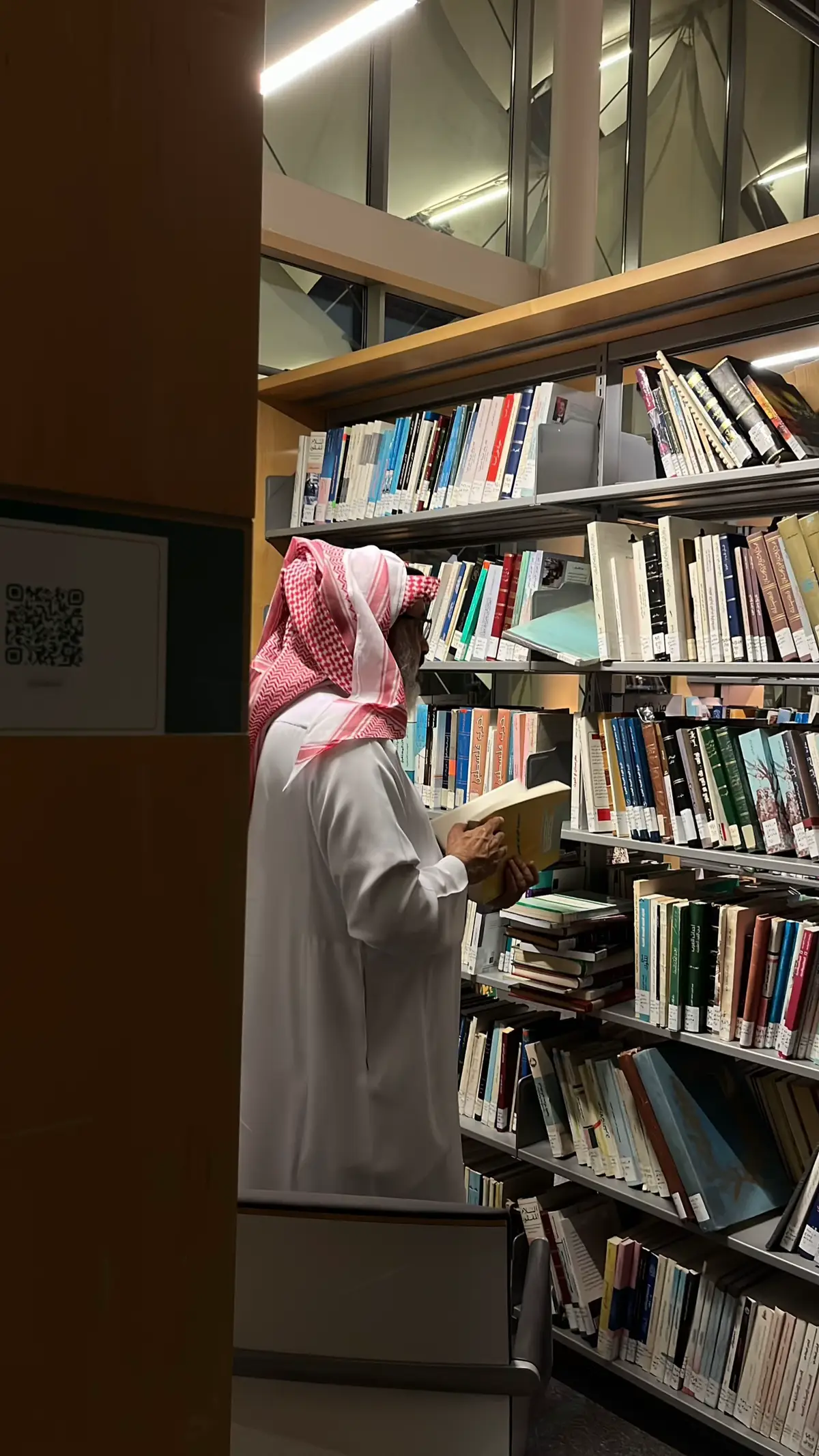 إِذَا غَامَرْتَ فِي شَرَفٍ مَرُومِ فَلَا تَقْنَعْ بِمَا دُونَ النُّجُومِ #explore | #4u |#كتب |#قراءة 