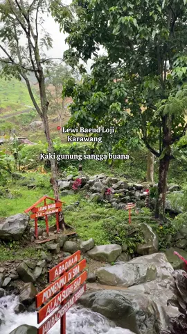 Baru saja berakhir hujan di sore ini 📍Lewi baeud loji karawang selatan , perpaduan yang ciamik hujan , kabut , gunung , sungai 📸#fyp#lewibaeudlojikarawang#wisatakarawangselatan#sanggabuanakarawang