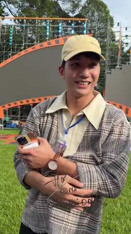 Tui tưởng tui tặng đồ gì lạ cho ảnh không á 🙂‍↔️ #donhathoang #brownbae #anhemnhatsi #fyp #xuhuong 