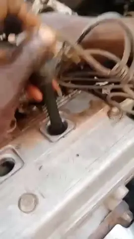 Top caver seal is problem call me #mechanic #carowners #kampala_tiktokers #viraltiktok #topcoverseal 