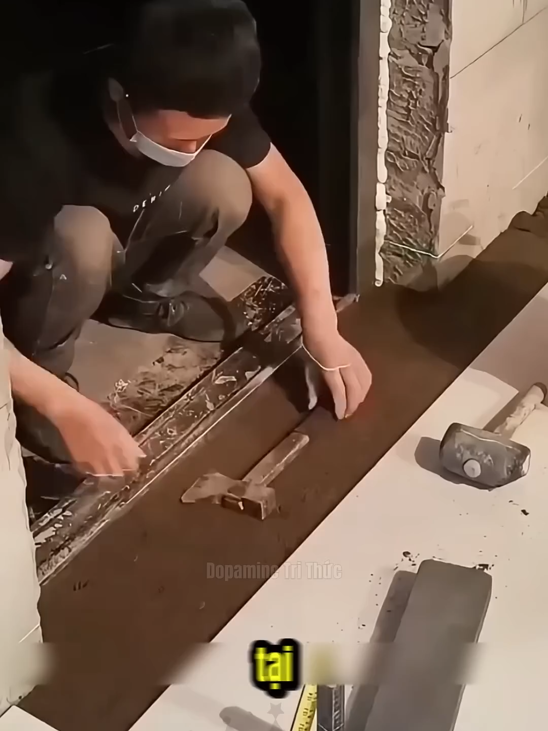 Bí Mật Phong Thủy Đằng Sau Việc Chôn Búa Dưới Nền Gạch!