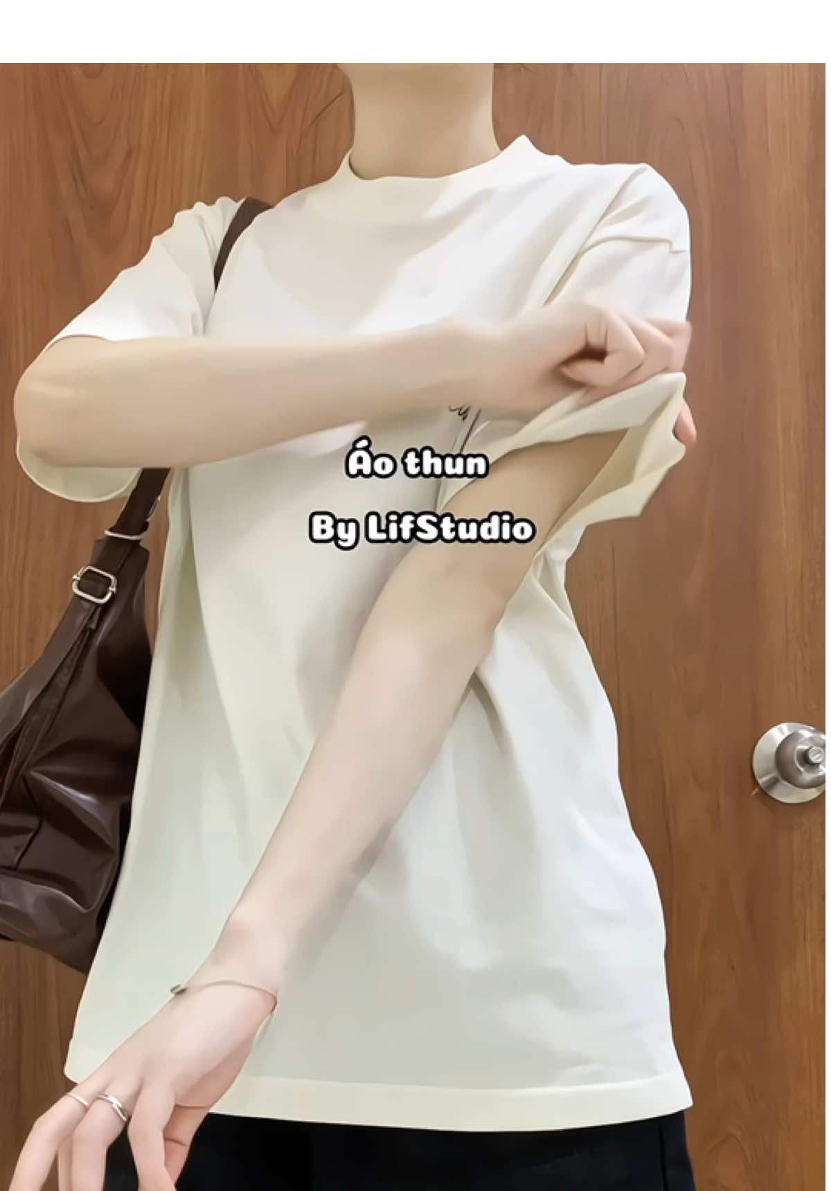 Giờ này còn ai tìm áo thun hôm #lifstudio #aothunformrong #aothunlocalbrand #aothunxinh #phoidotet 