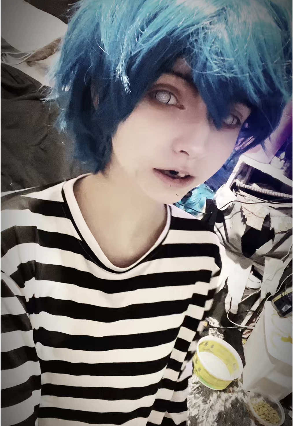 i tried cosplay 2d with everything i haddddddd at homee but i kinda don’t even look like him #2dgorillaz #2dgorillazcosplay 