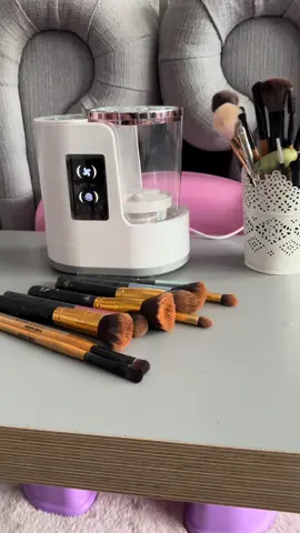 Makeup brush cleaner #makeupbrushclean #makeupbrushcleaning #makeupbrushcleaner #electricbrushcleaner #brushcleaninghack 