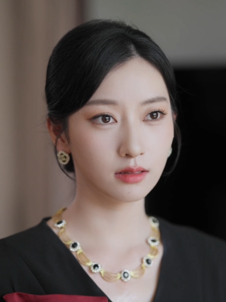 LINK IN BIO！ 🌟Lauren Wynn is betrayed by her boyfriend, Alan Foster, and her friend, Abby Sawyer, as they swap children to vie for wealth. After eighteen years of endurance, Lauren reveals adoption and paternity secrets, leading to their imprisonment. Ultimately, she forgives them, marries her assistant Jack Lawson, becomes pregnant, and allows her adoptive son Isaac Wynn to inherit the company bringing new life to the family.🌹🌹🌹 #ShortMax#ShortMax #Drama