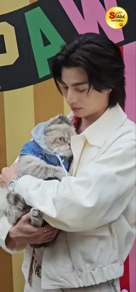 “กลัฟ คณาวุฒิ” กับ “น้องอาซาร์” ในงานเปิดตัว “PAW YARD” แลนด์มาร์คแห่งใหม่ จาก EM DISTRICT  GULF​ FAM X PAWYARD #PAWYARDxGULF #GulfKanawut #กลัฟคณาวุฒิ  #EMPAWYARD  #EMSPHERE 