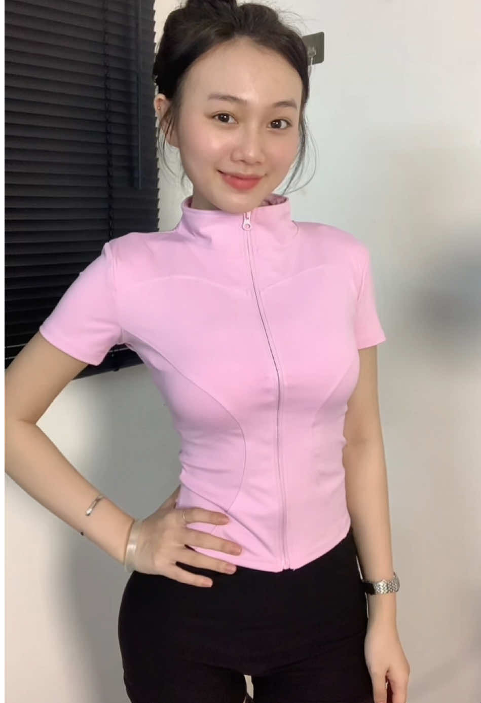 +1 áo vào tủ đồ tập #thoitrangnuhottrend #dothethao #xuhuong #viral #aokhoacthethao 