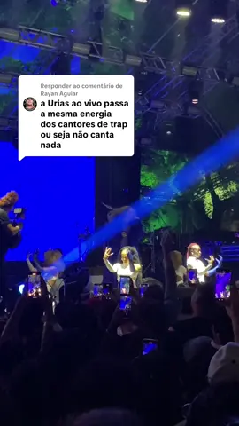 Respondendo a @Rayan Aguiar  Você pode dizer que ela não tem um timbre vocal mainstream, mas o básico ela faz e bem feito. 💋