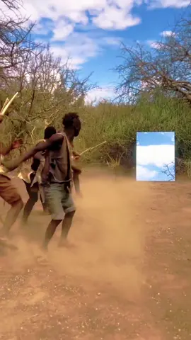 Dudukwe and his friends saw a large mirror in the wild for the first time 😂 #hadzabetribe #dudukwe #chaba #fyp 