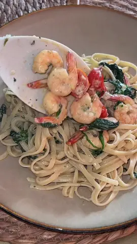 Pasta crevettes tomates cerises épinards crème 💛 #recettesimple #recetterapide #recette #pasta #recipeideas 