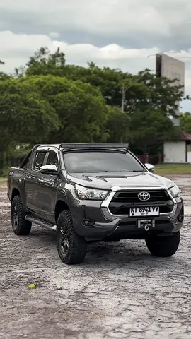 Ya jelas hilux lah, masa t*****😜