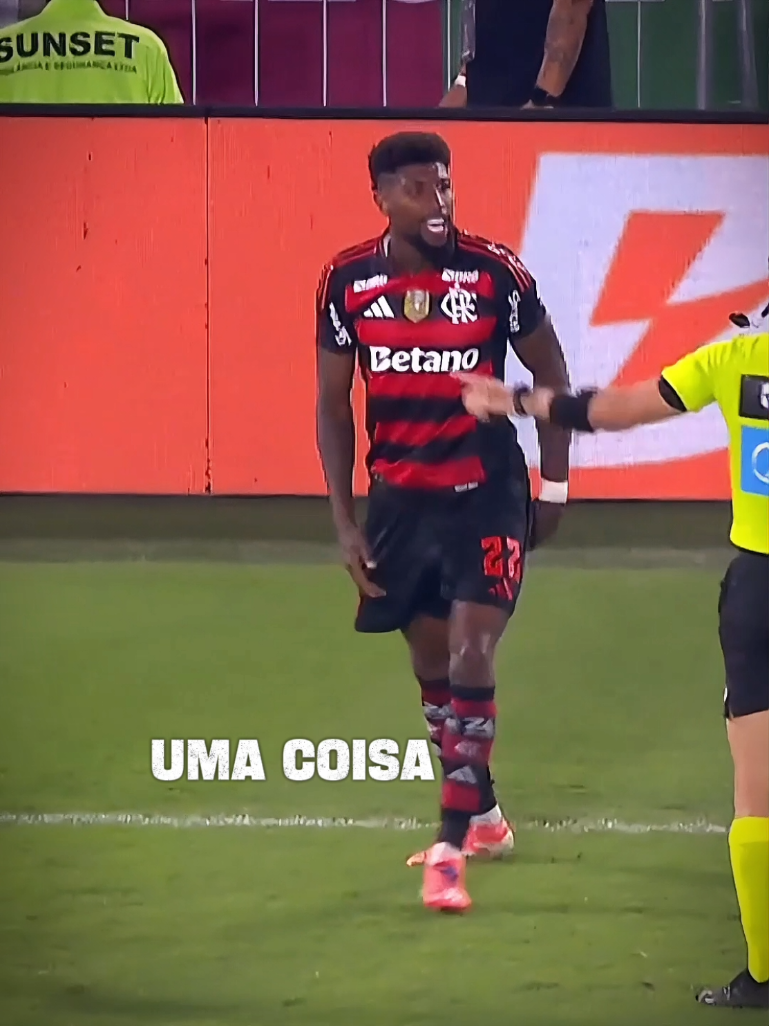 Emerson Royal n pode ser titular ? 💭🔥❤️🖤 #emersonroyal #flamengo #varela #futebolbrasileiro #mengo 