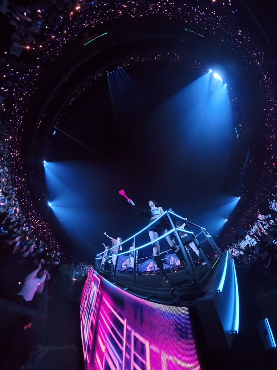 The energy hits different⚡ #LE_SSERAFIM #르세라핌 #EASY_CRAZY_HOT_ENCORE  #EASY_CRAZY_HOT_ENCORE_TOKYODOME 