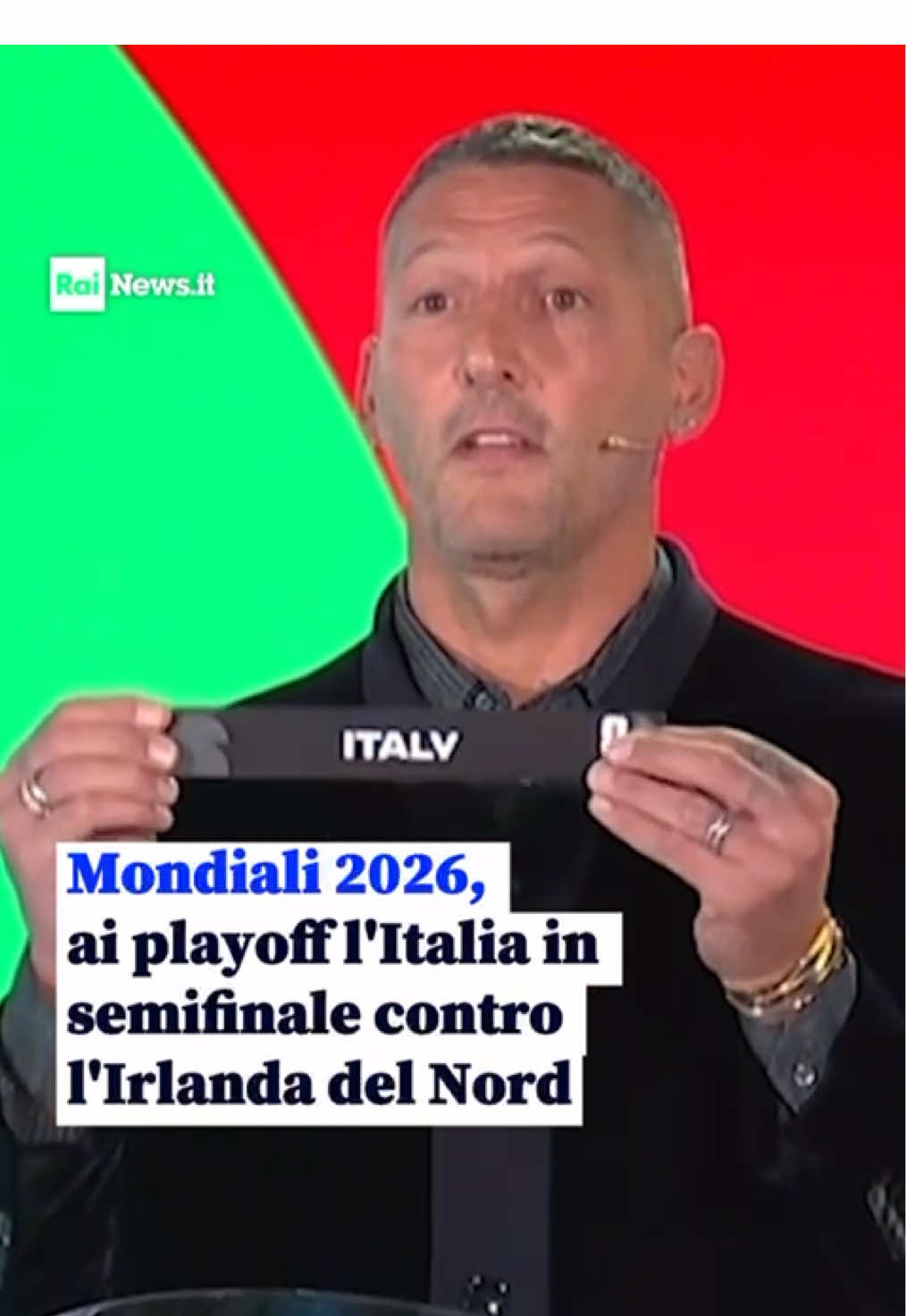 Mondiali di calcio 2026, ai playoff l’Italia in semifinale contro L’Irlanda del Nord Il verdetto dell’urna di Zurigo designa l’avversaria degli Azzurri nella sfida dentro o fuori per la Coppa del Mondo di calcio 2026: sarà l’Irlanda del Nord, da affrontare in casa il prossimo 26 marzo. L’eventuale finale si giocherà fuori casa (a Cardiff o a Sarajevo) contro la vincente tra Galles e Bosnia Erzegovina.