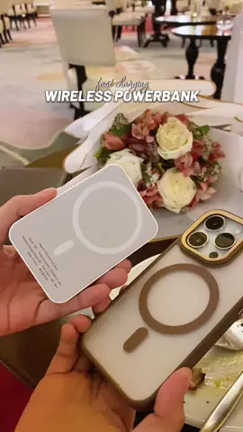 Less hassle na ang pagccharge ng phone kapag nasa travel/ nasa labas ka 🥰 #wirelesscharger #magneticwirelesspowerbank #powerbank #wirelesspowerbank  #magneticpowerbank 