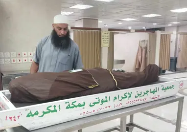 لا تُعْجَبوا بعملِ أحدٍ حتى تنظرُوا بما يُخْتَمُ لهُ ، الحديث  هنيئاً لك يا شيخ توفي مبطون والمبطون شهيد كما جاء في الحديث ، وتوفي بعد أداء مناسك العمره ، ودفن في أطهر بقاع الأرض ، وتركت خلفك إرث لا يُمحى من تلاوات وخطب وطلاب كُثر يتلون القرآن ويعلمونه للصبيان هنيئاً لك على صبرك على البلاء والأذية التي ما زادتك إلا محبةً بين الناس  أسأل الله أن يرفع درجتك في عليين وأن يجعلك مع النبيين والصديقين والشهداء والصالحين وحسن أولئك رفيقا  وأن يجعل ما أصابك من بلاء وأذية رفعة لك في درجاتك وكفارة لسيئاتك يظهر في الصوره مدير مكتب أوقاف سلطان-زويتينة التابع لأوقاف بنغازي جزاه الله خير الجزاء