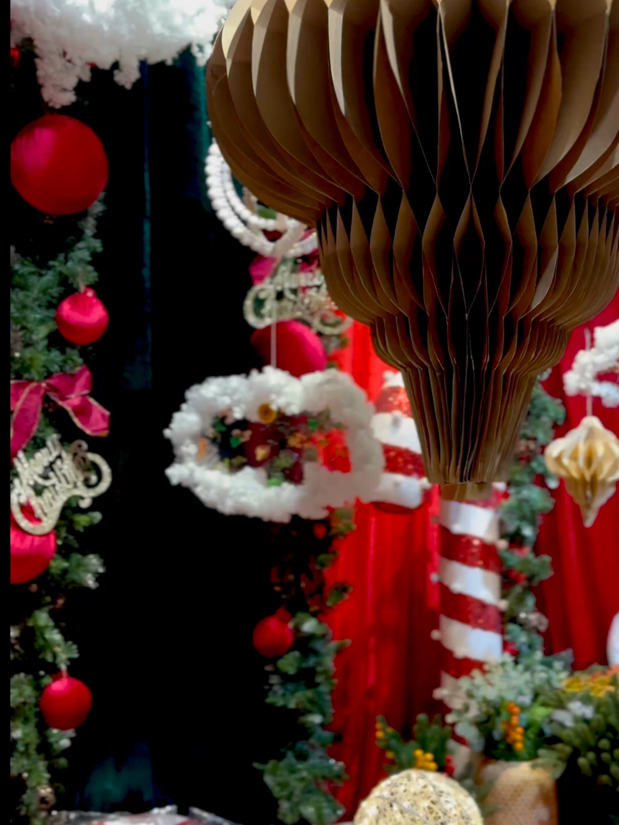 🕯️ Đèn lồng tổ ong & quả châu giấy xếp cao cấp | LU Decor Tinh tế – Nghệ thuật – Sang trọng trong từng chi tiết. Bộ đèn lồng tổ ong & quả châu giấy xếp là lựa chọn hoàn hảo để trang trí Noel, Tết, sự kiện, studio, quán cà phê hoặc cửa hàng decor. Thiết kế gấp xếp độc đáo giúp dễ dàng trưng bày và cất gọn sau khi sử dụng. 🌿 Chất liệu: Giấy mỹ thuật nhập khẩu cao cấp, bền màu 🎨 Kiểu dáng: Tổ ong và quả châu 3D 🎉 Ứng dụng: Trang trí Giáng sinh, tiệc cưới, sinh nhật, nhà hàng – khách sạn – studio 🕯️ Honeycomb Lantern & Paper Ornament Ball | LU Decor Elegant – Artistic – Refined in every fold. The Honeycomb Lantern and Paper Ornament Ball bring a festive and artistic touch to Christmas, New Year, weddings, cafes, studios, and event decorations. Crafted from premium art paper, they are foldable, reusable, and easy to store. 🌿 Material: High-quality art paper, durable and lightweight 🎨 Design: 3D honeycomb and round ornament shapes 🎉 Perfect for: Holiday decor, weddings, events, restaurants, hotels, and photo setups ----------------------------------------------------------- 🔔 LU Decor – Traditional & Creative Handmade 🔗Link shop  📦 Website: https://ludecortraditional.gicungban.vn https://tiktok.com/@lu.decor.official https://youtube.com/@LUDecor.Official Sỉ: https://www.facebook.com/groups/lu.decor ☎️Zalo tư vấn: 0325650363 🏡 6 ngõ 282 Lạc Long Quân, Tây Hồ, Hà Nội #LUDecor #CloudWreath #HandmadeDecor #DriedFlowers #BohoDecor #DreamySpace