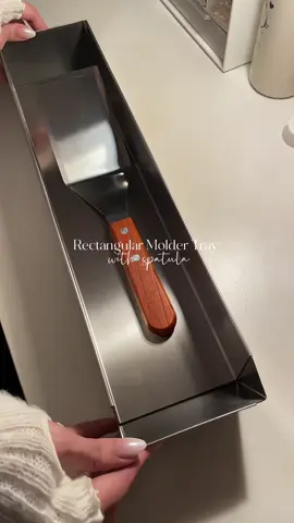 perfect for Christmas season handaan! #bakingmolder #cakemolder 