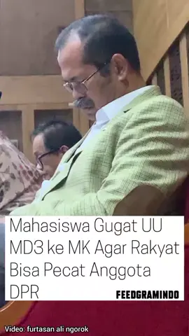Mahasiswa menggugat Undang-Undang Nomor 17 Tahun 2014 tentang MPR, DPR, dan DPRD (UU MD3) di Mahkamah Konstitusi (MK) dan meminta agar rakyat, dalam hal ini konstituen, bisa memberhentikan anggota DPR RI. Mahasiswa itu bernama Ikhsan Fatkhul Azis, Rizki Maulana Syafei, Faisal Nasirul Haq, Muhammad Adnan, dan Tsalis Khoirul Fatna. Mereka menguji konstitusionalitas Pasal 239 ayat (2) huruf d UU MD3. 