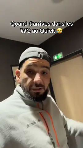 Les wc chez Quick c est comme être en boîte de nuit 😂 #quick #pourtoi  