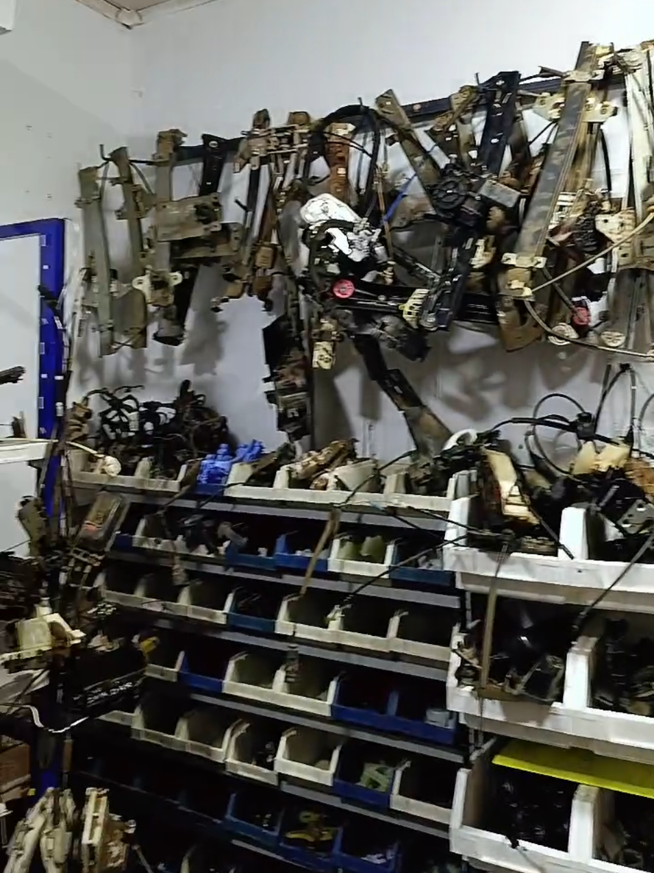 مرحبا بيكم 😊✅  علال مونت ڨلاس بئرتوتة تصليح صواعد زجاج السيارات  #fyp #تصليح_السيارات #vitre #زجاج_سيارات #الشعب_الصيني_ماله_حل😂😂 