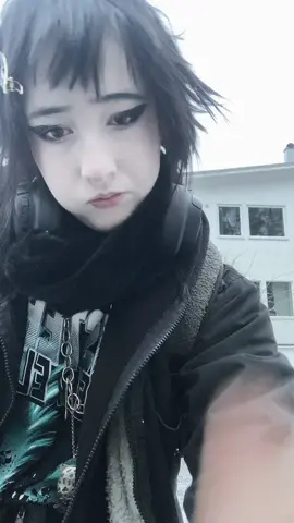 sooo cold (⁎⁍̴̆Ɛ⁍̴̆⁎) #foryou #fypツ #altfashion #winter #emo 