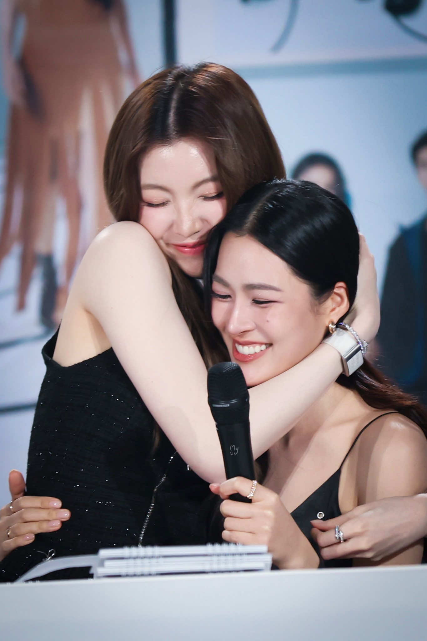 Orm đang kiểm tra túi xách của người yêu trước khi tan làm🫢 #หลิงออมปฏิทินช่อง3ปี2569  #lingorm #หลิงออม  #lingorm_vnofc  @Lingling Kwong @ออมออมเอง:^D 