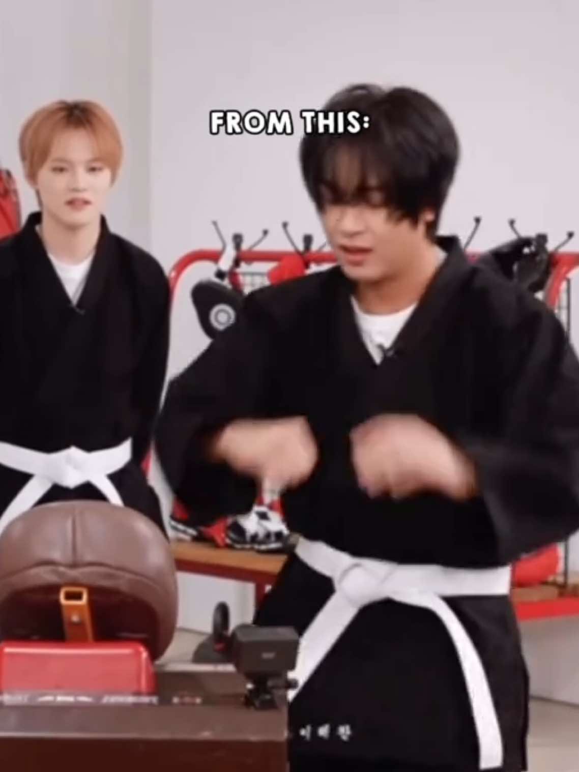 wkwkwk chan😭😭🤏🏼🤏🏼🤏🏼 #haechan #leehaechan