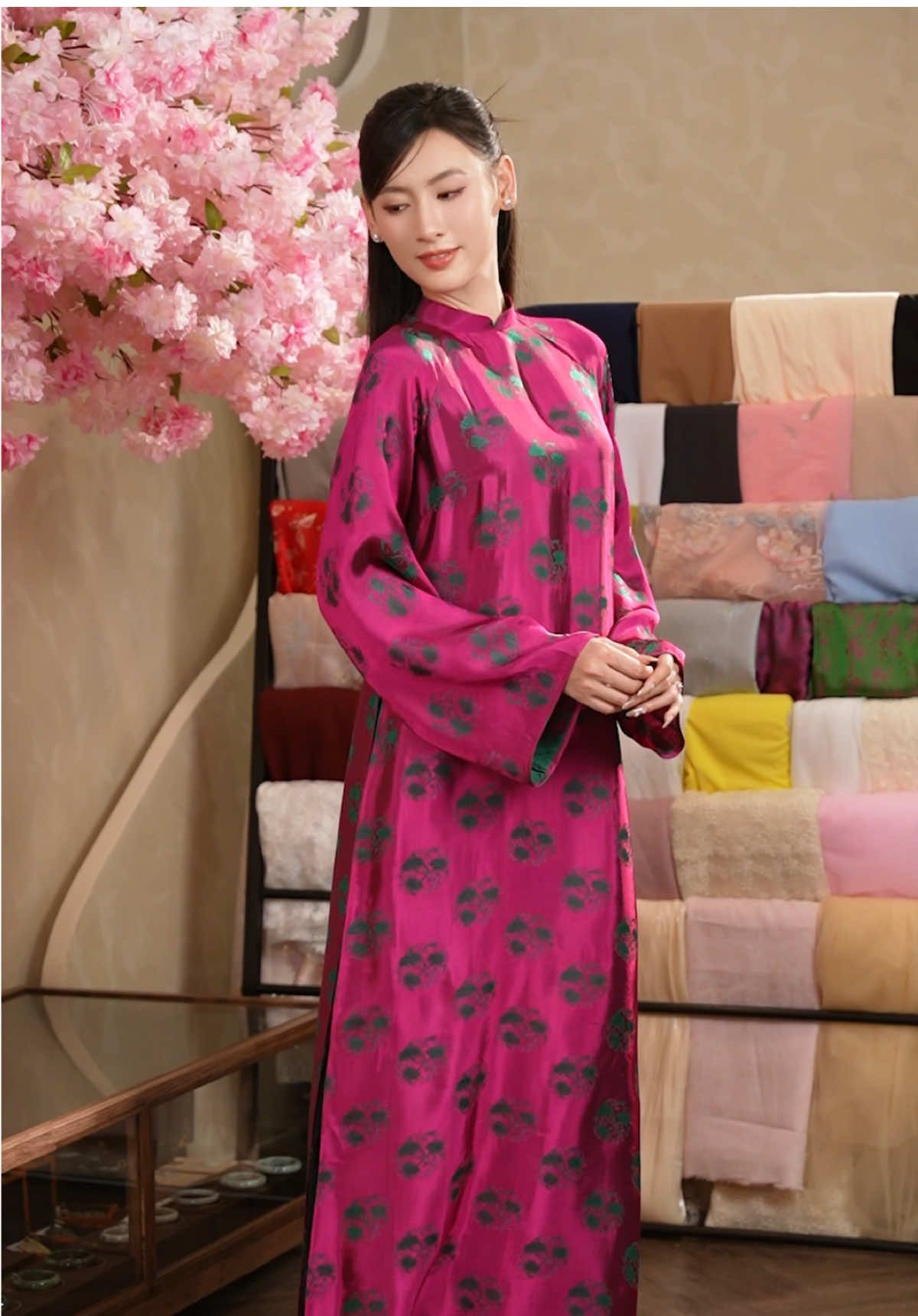 ✨ Trong văn hóa thời trang truyền thống Việt Nam, lụa tơ tằm Nha Xá được xem là một trong những chất liệu cao cấp nhất để may áo dài. Với độ mềm mại, óng ả và vẻ đẹp tinh tế, không chỉ tôn vinh nét đẹp người phụ nữ mà còn mang đậm giá trị thủ công truyền thống.  Hãy inb với nhà Kamiki để sở hữu ngay cho mình bộ áo dài đặc biệt này nhé 💥💥💥  #Kamiki #LuaNhaXa #aodaiTet #xuhuong #LearnOnTikTok 