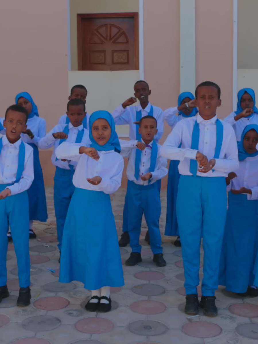 Beri waa maalinta Macallinka Soomaaliyeed – 21 November, Nala wadaag Macalin saameyn ku leh noloshaada oo aad uga mahadcelinayso. #Mahadsanid_Macallin .