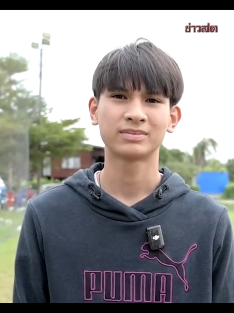 หนุ่ม16 สูง180 จบ ม.3 โรงเรียนเอกชนในจังหวัดฉะเชิงเทรา อยากเป็นนักฟุตบอล ขอแม่ให้พามาทดสอบฝีเท้ากับ อ.สกล แห่งหมอนทองวิทยา ก่อนคัดติดสมใจ เจ้าตัวเชื่อมั่น อ.สกล จะช่วยพัฒนาให้เป็นนักเตะที่มีคุณภาพได้ #หมอนทองวิทยา  #ลอตเตอรี่พลัส  #โชกุน 