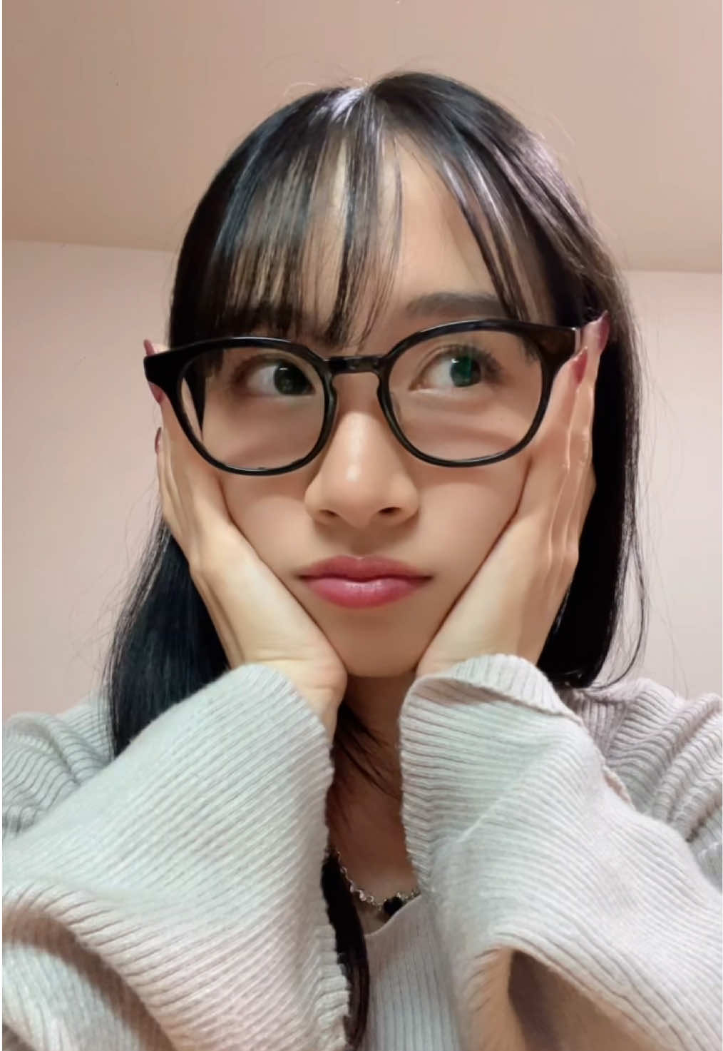 Ku lepas kacamata, apa kau lebih suka...?💓 インドネシアで最近流行ってる「Kacamata」って曲！「メガネ」って意味なの👓お気に入りのメガネかけて撮ってみたよ @OWNDAYS Japan【公式】 #PR 