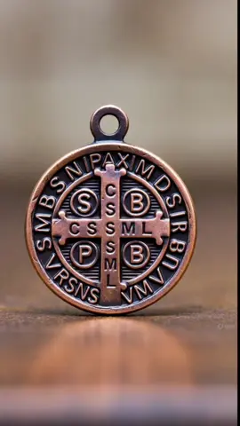 A Cruz Sagrada seja minha luz.🙏 #saobento #mensagemdedeus #fe 