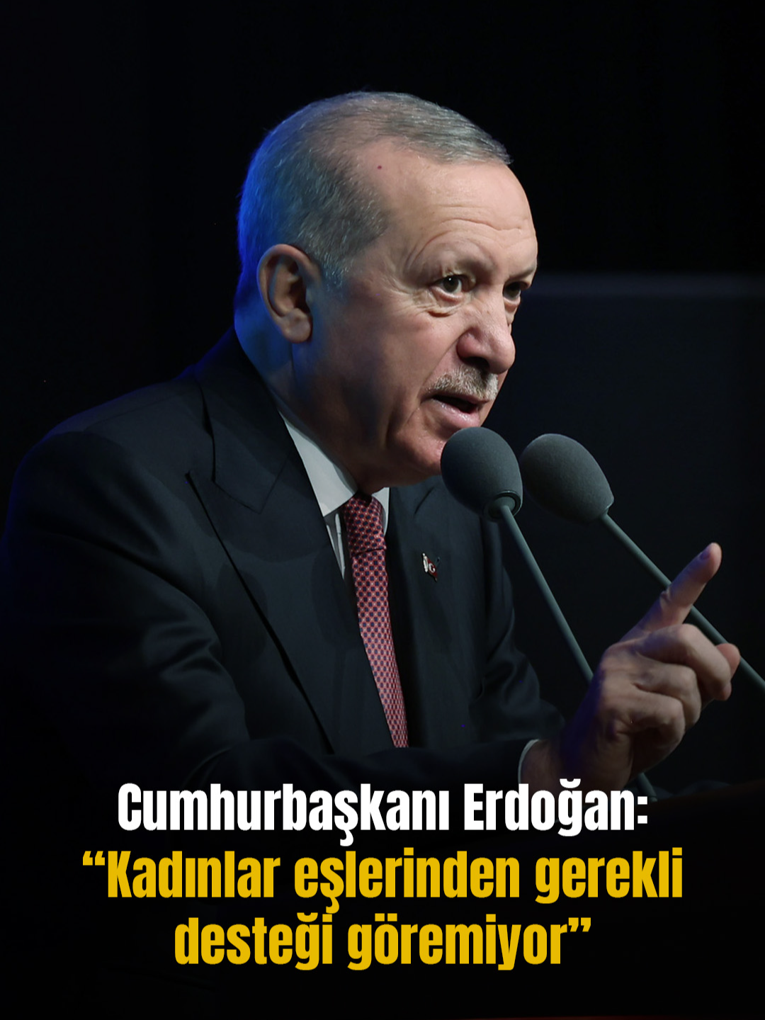 🔴 Cumhurbaşkanı Recep Tayyip Erdoğan, Beştepe Millet Kütüphanesi'nde Aile ve Kültür-Sanat Sempozyumu'nda konuştu.  🗨 Kadınlar çocuk yetiştirme noktasında çoğu zaman eşlerinden gerekli desteği göremiyor.
