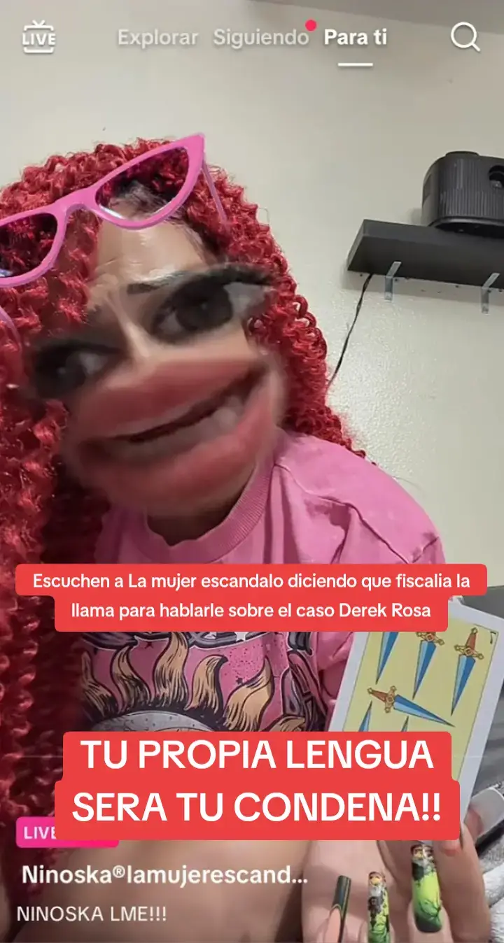 Exigimos que esta mujer sea investigada y que sus vínculos con la fiscalía sean esclarecidos. Detractora del caso Derek Rosa, humilla, ofende, insulta, recibe información del caso Derek Rosa, bocifera y al parecer no hay autoridades para hacerle frente.