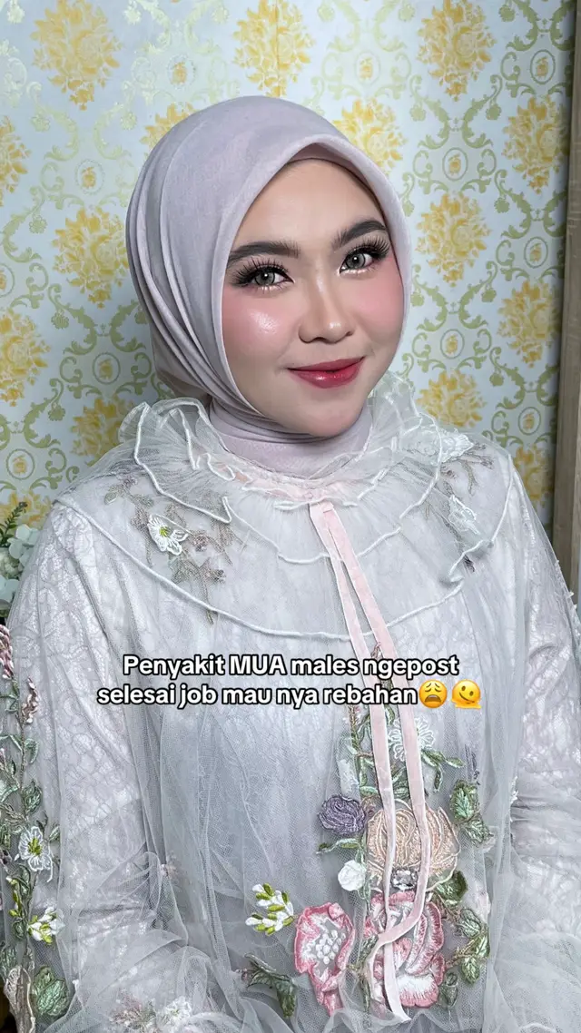 Info pricelist (0831-4111-3458) ig ( @makeup.byqia ) . . . #muabanjarbaru #makeupbyqia #makeuptutorial #makeuppreweding  .