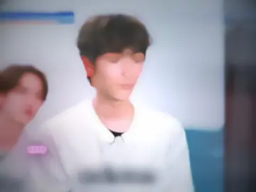 Đôi lời tâm sự với em 🐟 Mọi người theo dõi chắc cũng biết mình fan cp, nhưng lại là đại diện bên ngoại, mình sủng bot 🥲 Nguyệt Nguyệt của chị, chị luôn muốn gọi em như thế. Vì với chị, đó là phiên bản chân thật và dịu dàng nhất của em. Trịnh Bằng cô độc, Trịnh Bằng phải gồng mình đối mặt với nhân tình thế thái, với những bất công mà cuộc đời từng quăng vào em… chị vẫn nhớ rất rõ. Nhưng em à, quá khứ đã lùi lại phía sau rồi. Giờ đây em đã có con đường sự nghiệp của riêng mình, những ước mơ từng khiến em day dứt nay đang lần lượt trở thành hiện thực. Những nỗi buồn và tổn thương từng ám lấy em, hay kể cả hiện tại, khi em stress, em tái rối loại lo âu, nhưng giờ đã có anh ở bên, cùng em xoa dịu, cùng em thay thế từng ký ức cũ bằng những điều ngọt ngào hơn, yêu em bằng tất cả sự dịu dàng của anh. Và chị tin rằng, từ giờ trở đi, Nguyệt Nguyệt của chúng ta sẽ chỉ càng ngày càng sáng. Em cứ an tâm mà hạnh phúc, phần còn lại… để anh ấy và tụi chị thương em. #tudu #ziyu #tianxuning #dienhuninh #leipeng99 