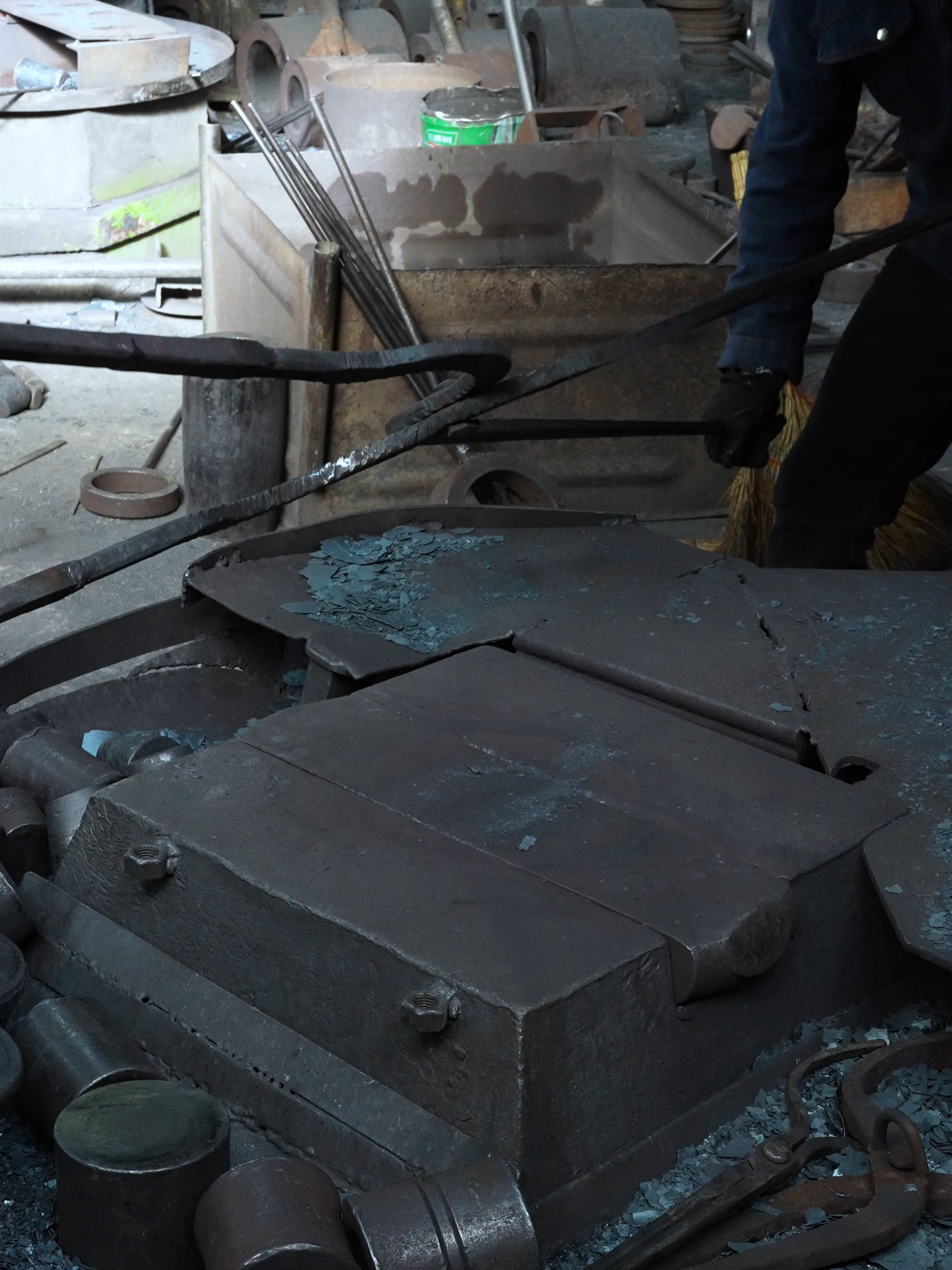 Inside the forging factory Unstoppable Forgers: Team Upsetting Hot Steel  #forging #machine #factory