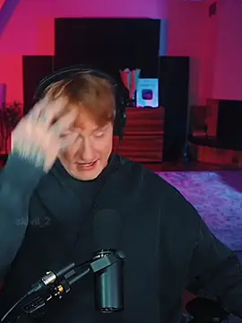 бля ахуеть кепочка с болтиками на стройку пойду #данякашин #твич #twitch #fyp #dk 