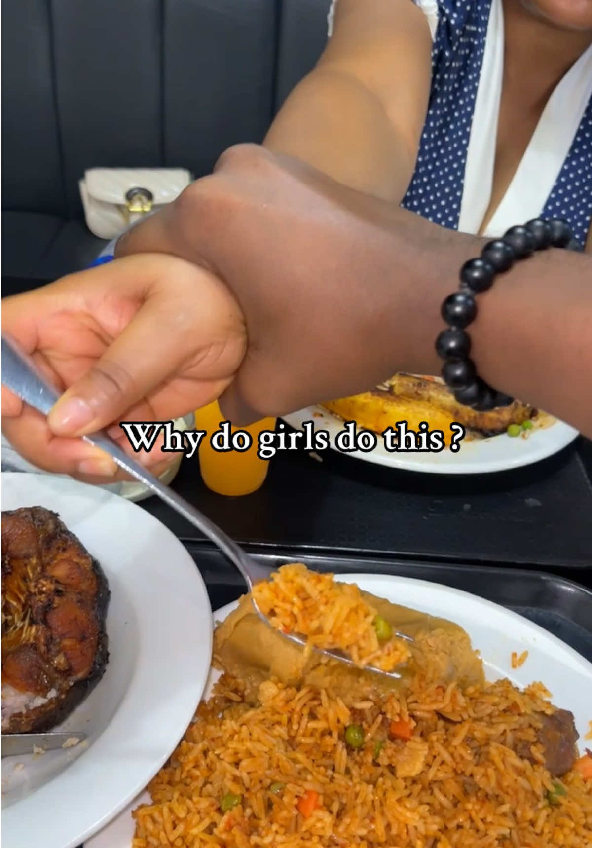 I can’t eat my food in peace 😏 #couplestiktok #girlfriendsbelike #fyp 