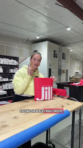 Black Friday at Jill! 🛍️ 👏