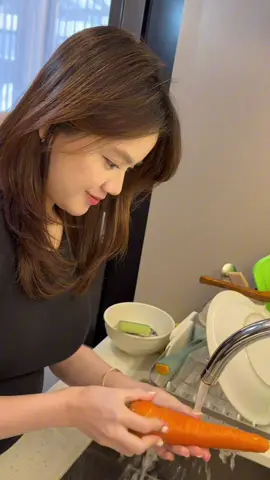 siapa bilang kalo udah jadi ibu ga bisa me time main game? 😋 Mumpung Magic Chess Go Go baru update S4 aku cobain push rank lagi karena ada sinergi baru KOF dan Mortal Rivals! Kalian jangan lupa cobain juga yaa apalagi lagi banyak banget event seru di season kolaborasi bareng King of Fighters ini! #MagicChessGoGo #MCGG #MCGGFighterReborns #MCGGIDCreators