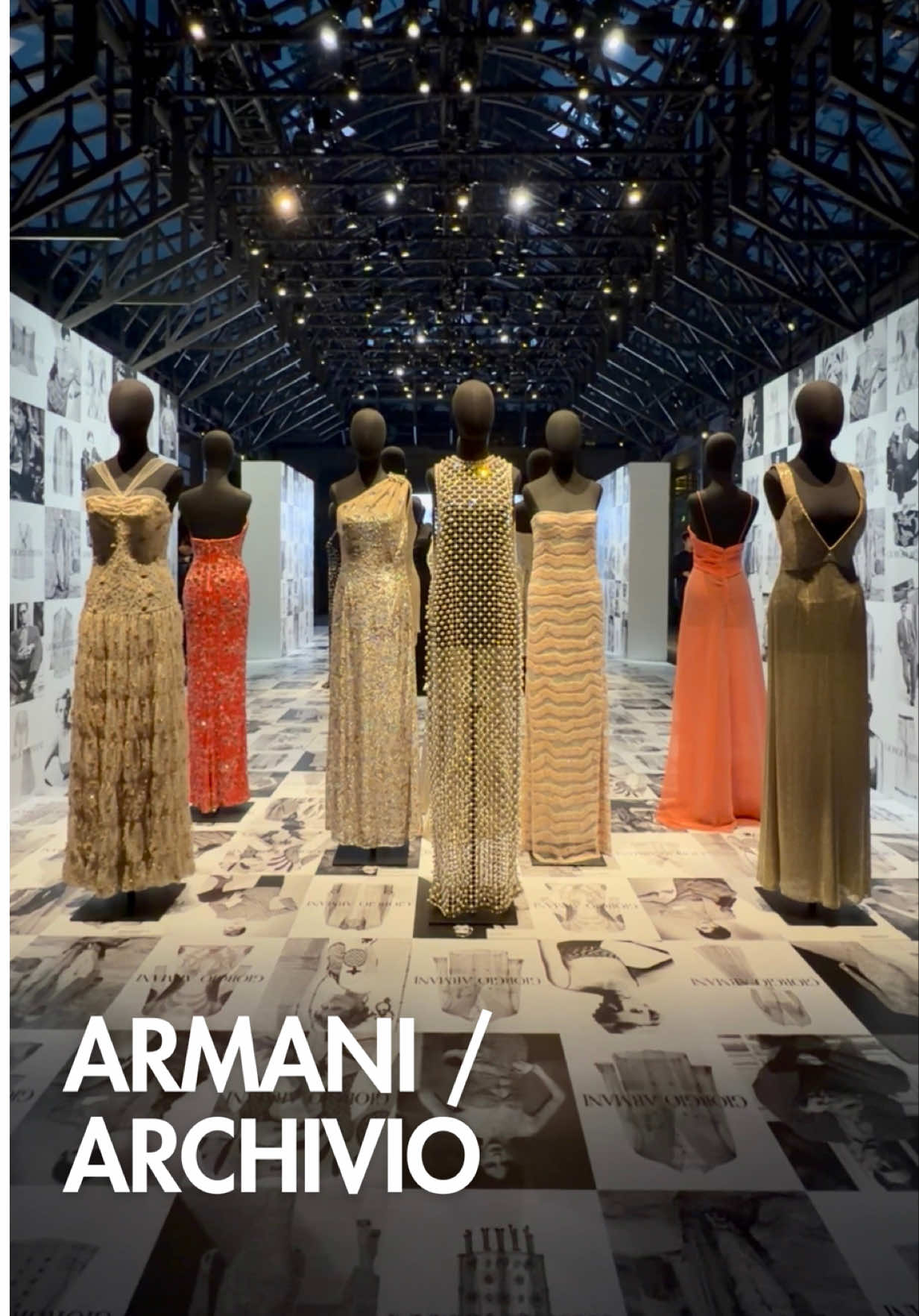 Giorgio Armani เปิดฉากเฉลิมฉลองบูติกแห่งใหม่ด้วยนิทรรศการ ARMANI / Archivio จัดขึ้นเมื่อวันที่ 20 พฤศจิกายน ณ The Glass House ปาร์คนายเลิศ • นิทรรศการนำเสนอผลงานหายากจาก ARMANI/Archivio และ Privé กว่า 30 ลุค พร้อมถ่ายทอดเส้นทาง 5 ทศวรรษแห่งวิสัยทัศน์ ความงาม และตัวตนที่ไม่เคยเปลี่ยนของแบรนด์ • โดยตั้งแต่วันที่ 22 พฤศจิกายน นิทรรศการจะย้ายไปจัดแสดงต่อที่บูติกไอคอนสยาม พร้อมผู้เชี่ยวชาญที่คอยบอกเล่าเรื่องราวผ่านแพลตฟอร์มดิจิทัล สามารถชมผลงานอาร์ไคฟ์เพิ่มเติมได้ที่ archivio.armani.com Giorgio Armani marked the opening of its new boutique with the ARMANI / Archivio exhibition, held on 20 November at The Glass House, Nai Lert Park. • Showcasing over 30 rare looks from ARMANI/Archivio and Privé, the exhibition traces five decades of the brand’s enduring vision, aesthetic, and identity. • Starting 22 November, the exhibition will move to the ICONSIAM boutique, where specialists will continue sharing its stories through digital platforms. Explore more from the archive at archivio.armani.com. 조르지오 아르마니는 11월 20일 나이라트 파크 더 글래스 하우스에서 ARMANI / Archivio 전시회를 열며 새로운 부티크 오픈을 기념했어요. • 이번 전시는 ARMANI/Archivio와 Privé의 희귀한 룩 30여 벌을 선보이며, 브랜드의 변치 않는 비전과 미학, 정체성을 담은 50년의 여정을 보여줘요. • 11월 22일부터 전시는 아이콘สย암 부티크로 이동하며, 전문가들이 디지털 플랫폼을 통해 이야기를 이어서 소개할 예정이에요. 아카이브 작품은 archivio.armani.com 에서 더 만나볼 수 있어요. #Faye #FayePeraya #BibleSumett  #DunkNataChai #Sonyasingha  