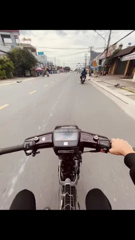 Xin hãy chừa một lối đi cho chính mình. Mất gì thì mất, nhưng đừng bao giờ đánh mất bản thân, đừng để mình lạc giữa những lựa chọn và cám dỗ của cuộc đời. #foryoupage #viral #xuhuongtiktok #fyp #longan 