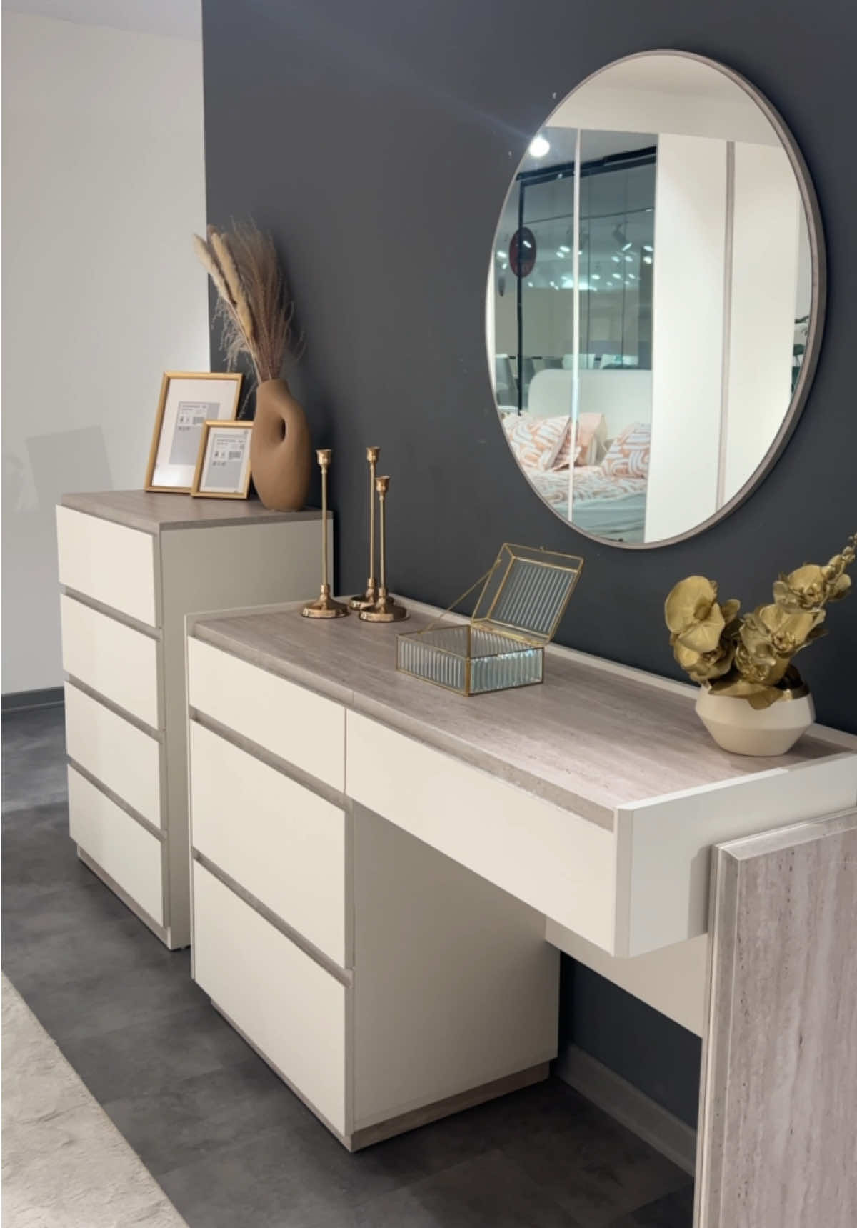 #محل_كنب #غرف_نوم #طاولات #كنب #اشلي @homesfurniture