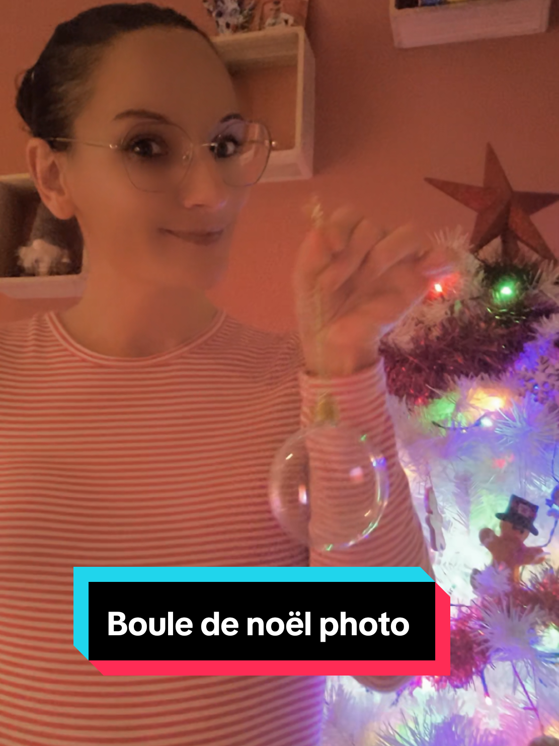 🎄Boule de Noël Photo – Création Personnalisée Dy Louange Création Décorez votre sapin avec une décoration unique et personnalisée grâce à nos boules de Noël photo ! Il vous suffit de télécharger en ligne la photo de votre choix, et Dy Louange Création réalise pour vous une magnifique boule de Noël personnalisée, parfaite pour immortaliser vos plus beaux souvenirs. ✨ Idée cadeau idéale ✨ Fabrication soignée et personnalisée ✨ Envoi rapide ✨ Disponible dès maintenant sur la boutique Dy Louange Création Ajoutez une touche d’émotion et de magie à votre décoration de Noël ! #bouledenoel #cadeaupersonnalise #decorationdenoel #sapindenoel #personnalisation 