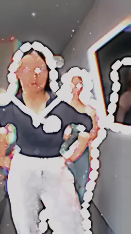 Хах) это очень класно! #мем #capcut #аринарыкова #рыкова #viral Арина Рыкова Кто она Арина Рыкова — российская фитнес-блогерша из Курска, известная короткими видео о ЗОЖ, питании и тренировках.  Возраст: около 21 года (на 2025 год)  В 2025 году вошла в лонг-лист рейтинга Forbes «30 до 30» в категории «Новые медиа».  Начала активную популярность только в последние годы.  Чем занимается Создаёт контент о фитнесе, тренировках, правильном питании.  Активна в соцсетях: видеоформат (reels и др.), большой рост подписчиков.  Имеется критика: некоторые эксперты считают её методы спорными.  Почему о ней говорят Быстрый рост популярности: за короткое время собралась аудитория миллионов.  Феномен «простых видео-советов», которые оказались вирусными.  Обсуждается вопрос об ответственности блогеров, когда речь идёт о здоровье и теле-образе.  Если хочешь — могу собрать подробнее: дата рождения, рост, вес, биография (семья, образование) — хочешь?