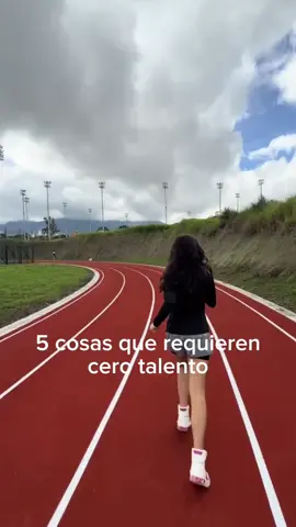 Estas 5 cosas harán que te superes y seas la mejor versión de ti mism@: ⚔️Constancia: No se trata de ir rápido, sino de no detenerte. La constancia convierte pequeñas acciones en grandes resultados. 🥊Esfuerzo: Dar tu máximo siempre depende de ti. Incluso cuando cuesta, el esfuerzo es lo que te empuja a avanzar. 🥋Compromiso: Cumplir lo que empiezas te convierte en alguien confiable y fuerte. El compromiso contigo mismo lo cambia todo. 👑Disfrutar: Cuando disfrutas el proceso, el camino se hace más ligero. Disfrutar te mantiene motivado aun en los días difíciles. 🤺Disciplina: La verdadera clave. Hacer lo que toca, incluso cuando no hay ganas, es lo que te lleva a donde quieres llegar #taekwondo #martialarts #parati #saritax10 